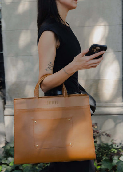 Model with a Panthera Maxi Brown