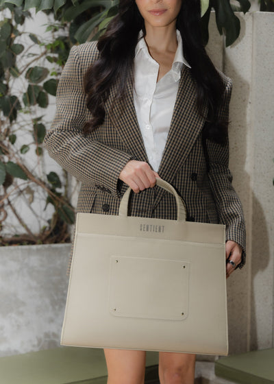 Model with Panthera Maxi Beige