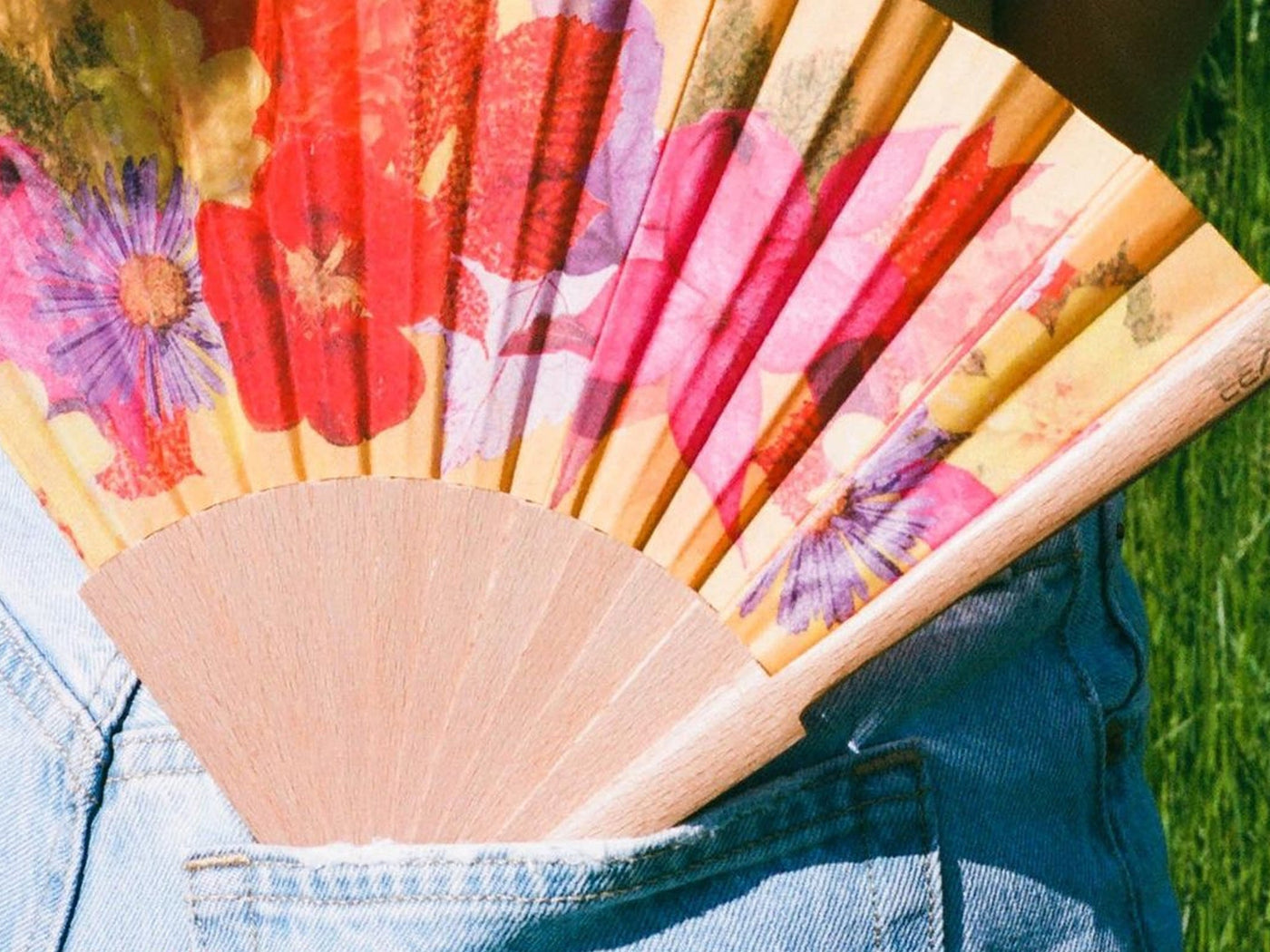 Khu Khu Autumn Hand-fan, from the Fan for all Seasons Hand-fan Collection - Hand-fans bursting with blooming flowers