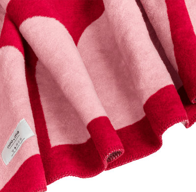 Gilli Throw in Blossom Pink / Cherry Juice