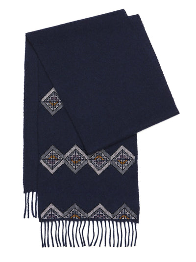 Stunning cashmere scarf feat geometric pattern