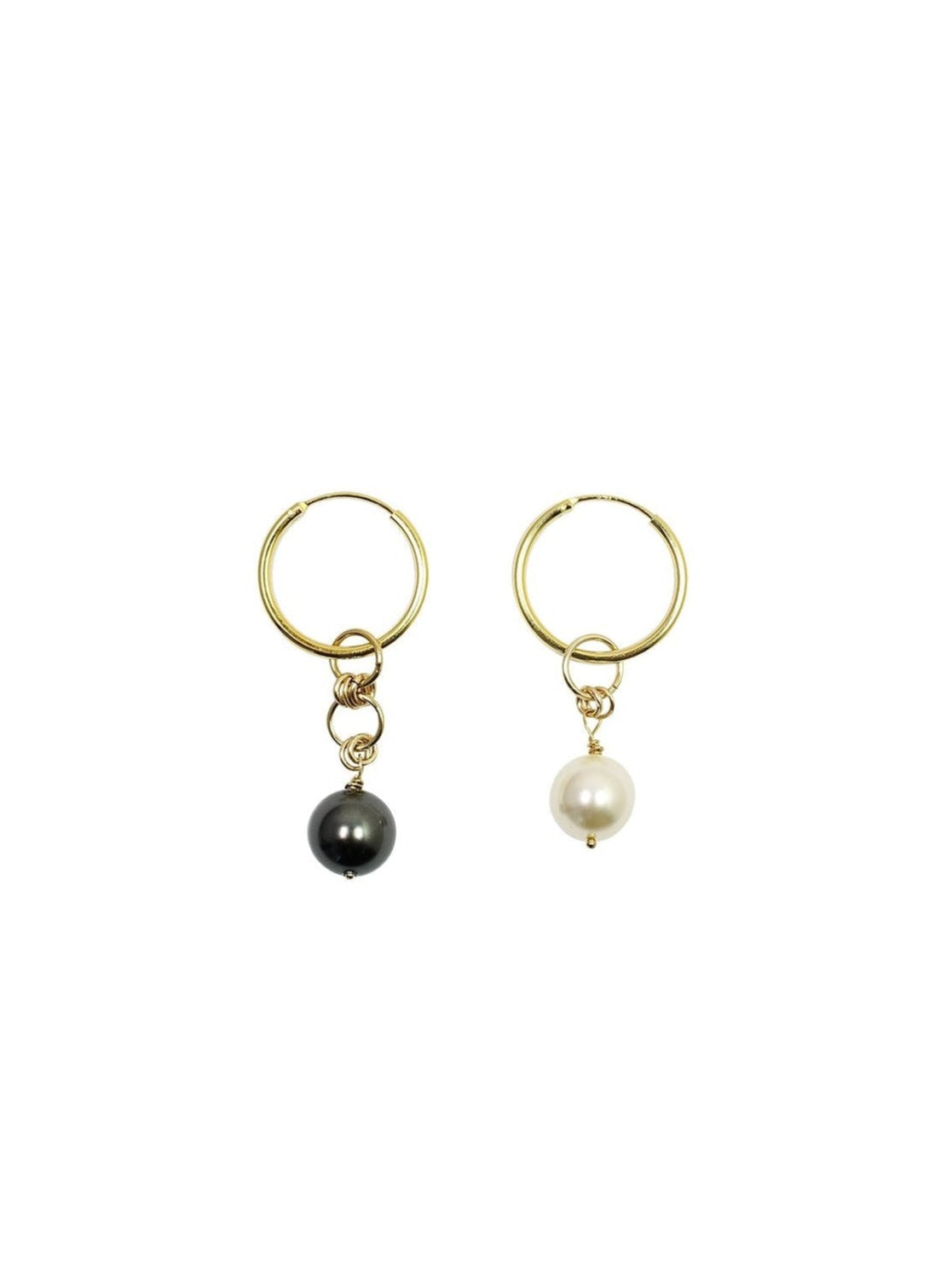 Hoop earrings with swarovski pearls black and white